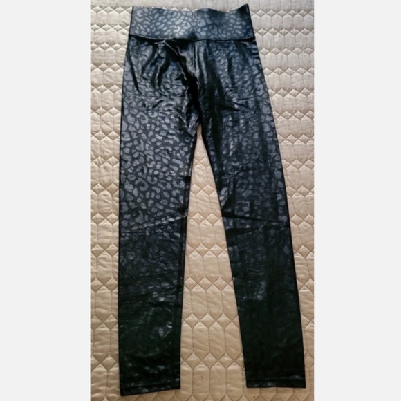 Carbon38 High Rise 7/8 Length Leopard Legging Takara Shine Black Small - Picture 3 of 5